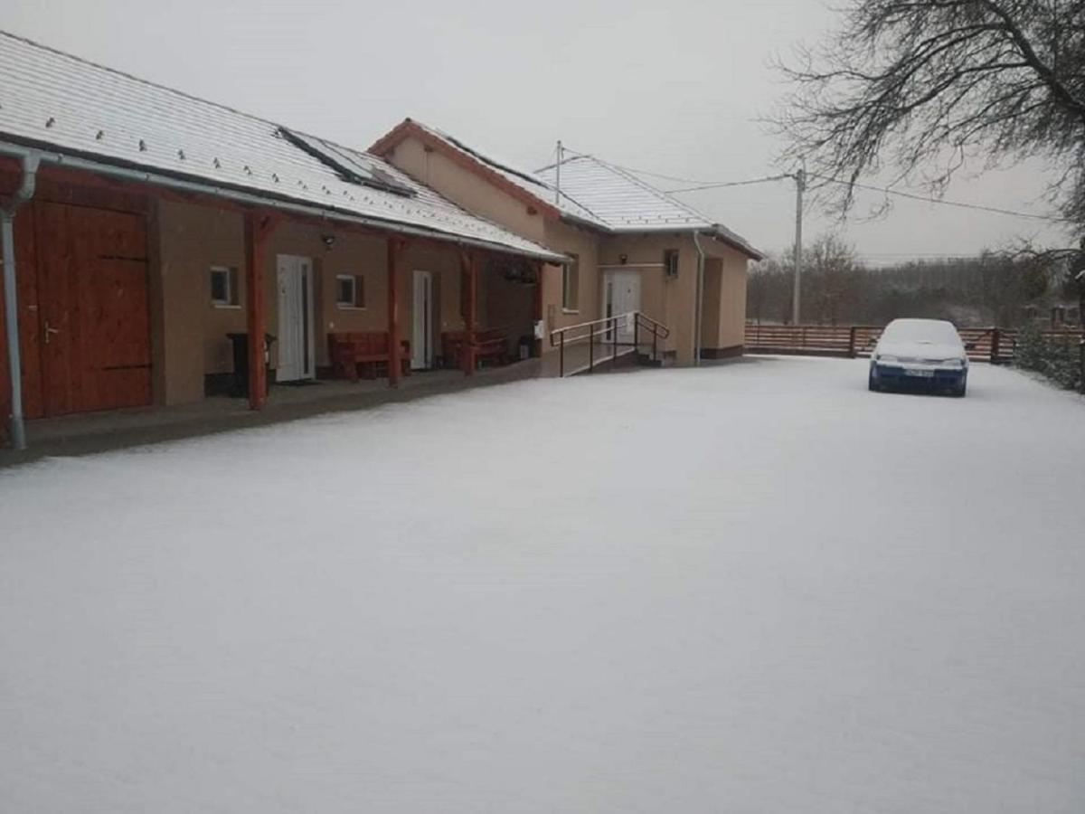Apartament Okerka Vendeghaz Csesztreg Zewnętrze zdjęcie